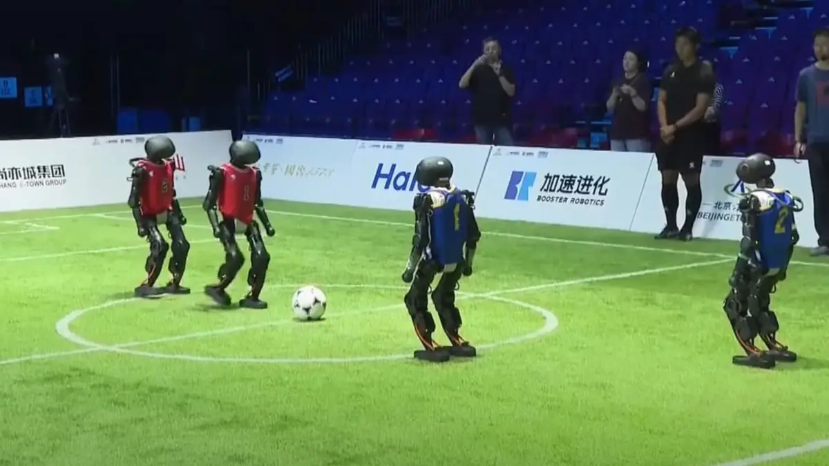 robot futbol maci