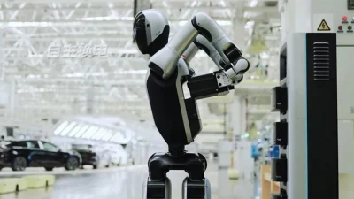 Kendi Bataryasını Değiştirebilen İlk İnsansı Robot