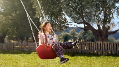 Plastik atiklardan uretilen cocuk parki