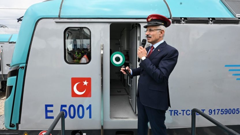 Yerli elektrikli lokomotif