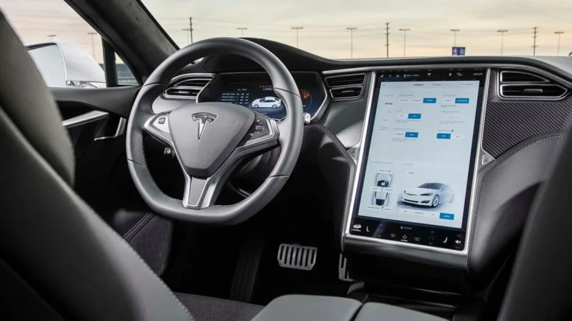 Tesla Otomatik Pilot
