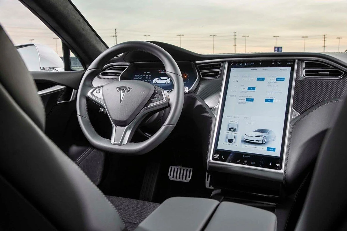 Tesla Otomatik Pilot