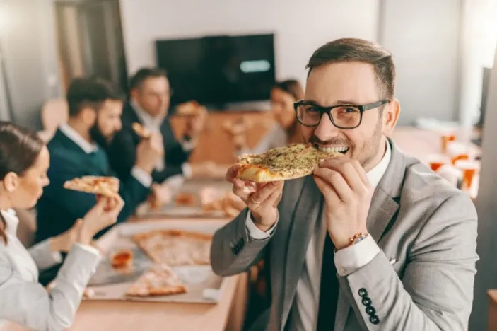 Amazon'un 2 Pizza Kuralı: Verimli Toplantıların Sırrı 2 Amazon