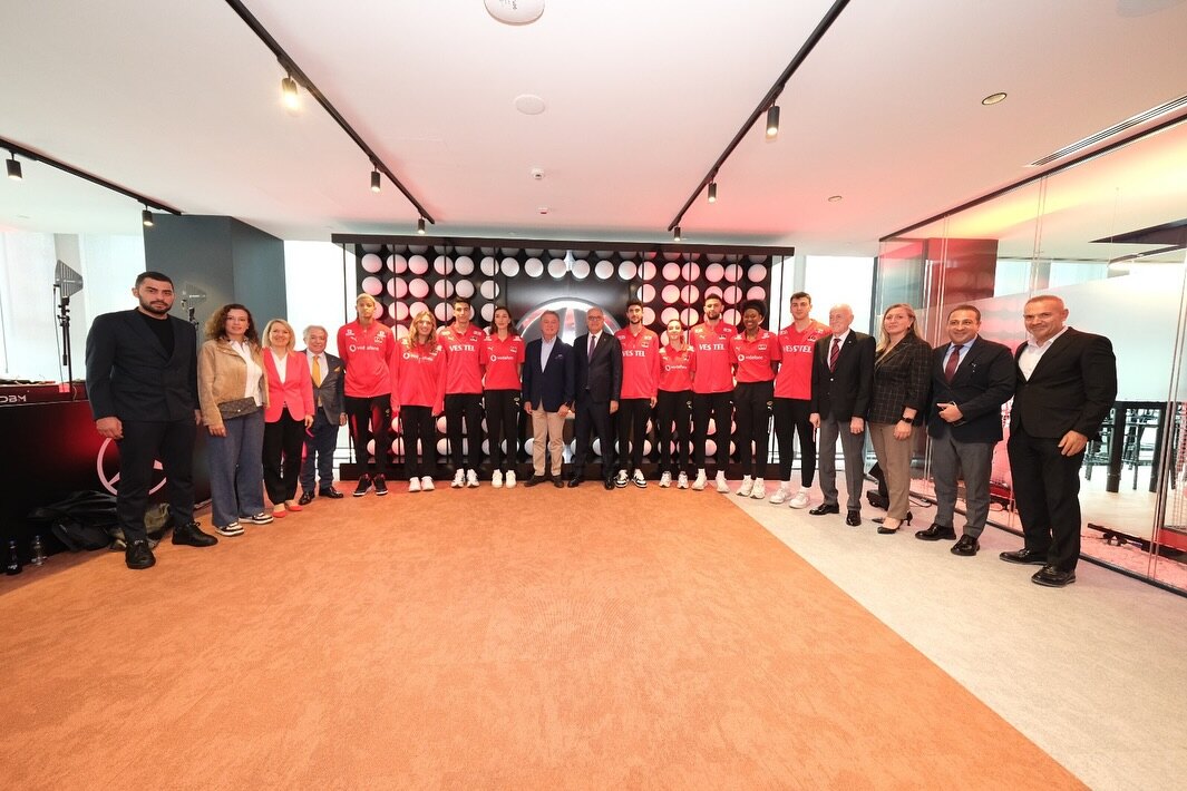 Mercedes Benz Turkiye Voleybol M 4
