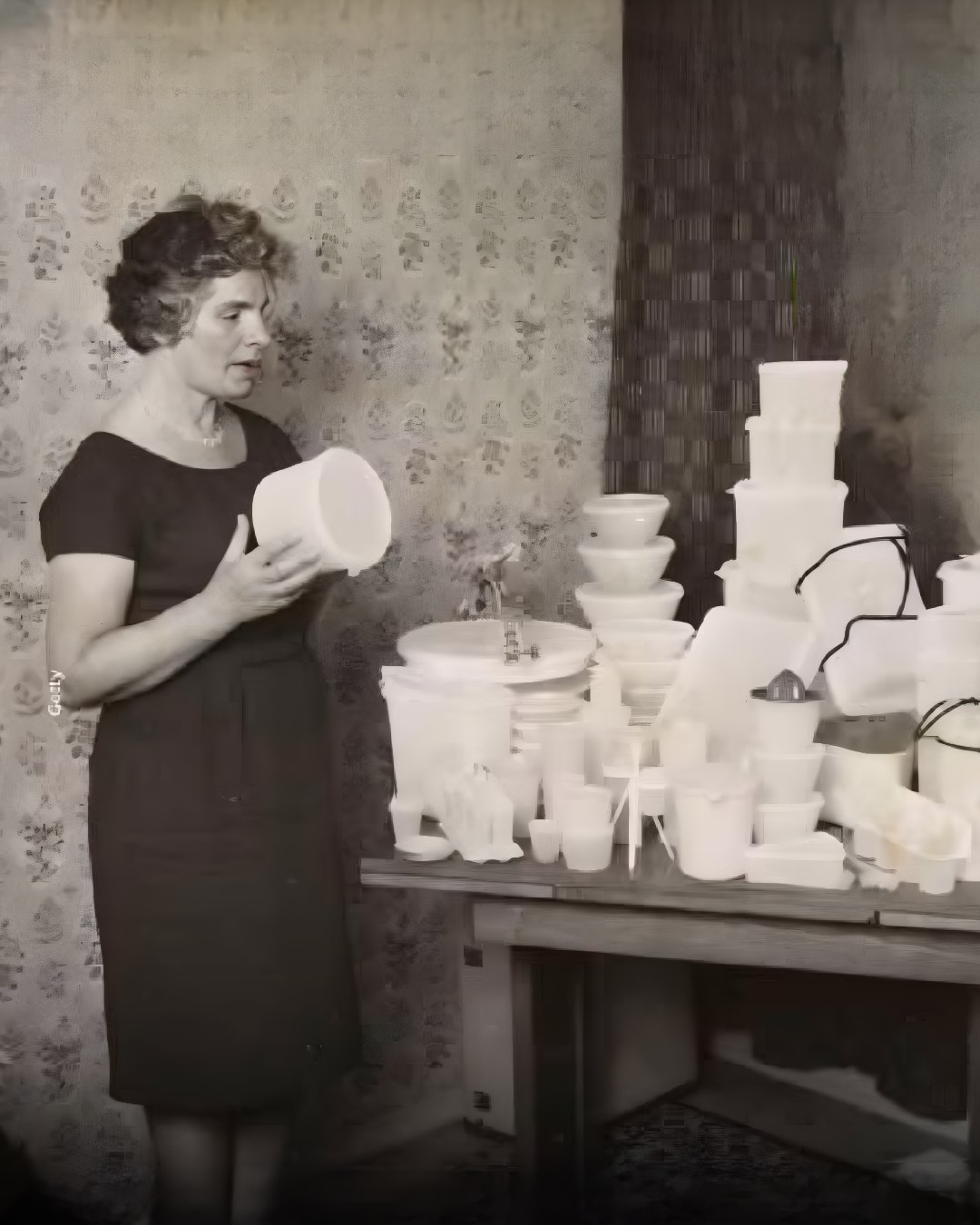 Tupperware 5