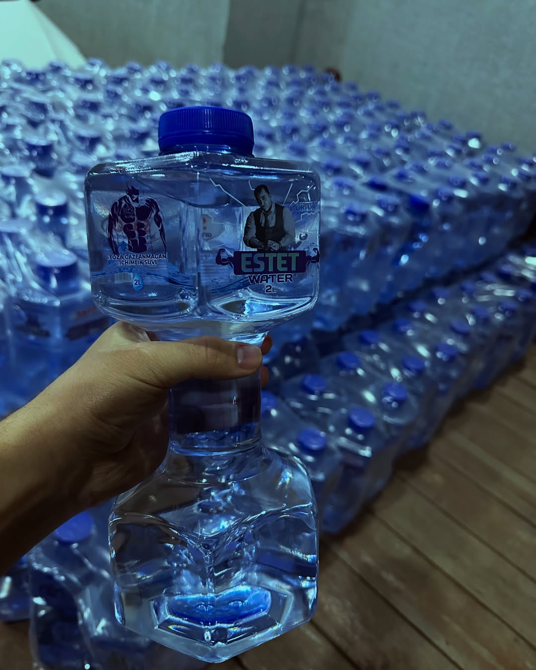 Dambıl Şeklinde Su Şişesi: Satışları 5 Kat Artıran Dahiyane Pazarlama Örneği 3 Dambil Seklinde Su Sisesi.4