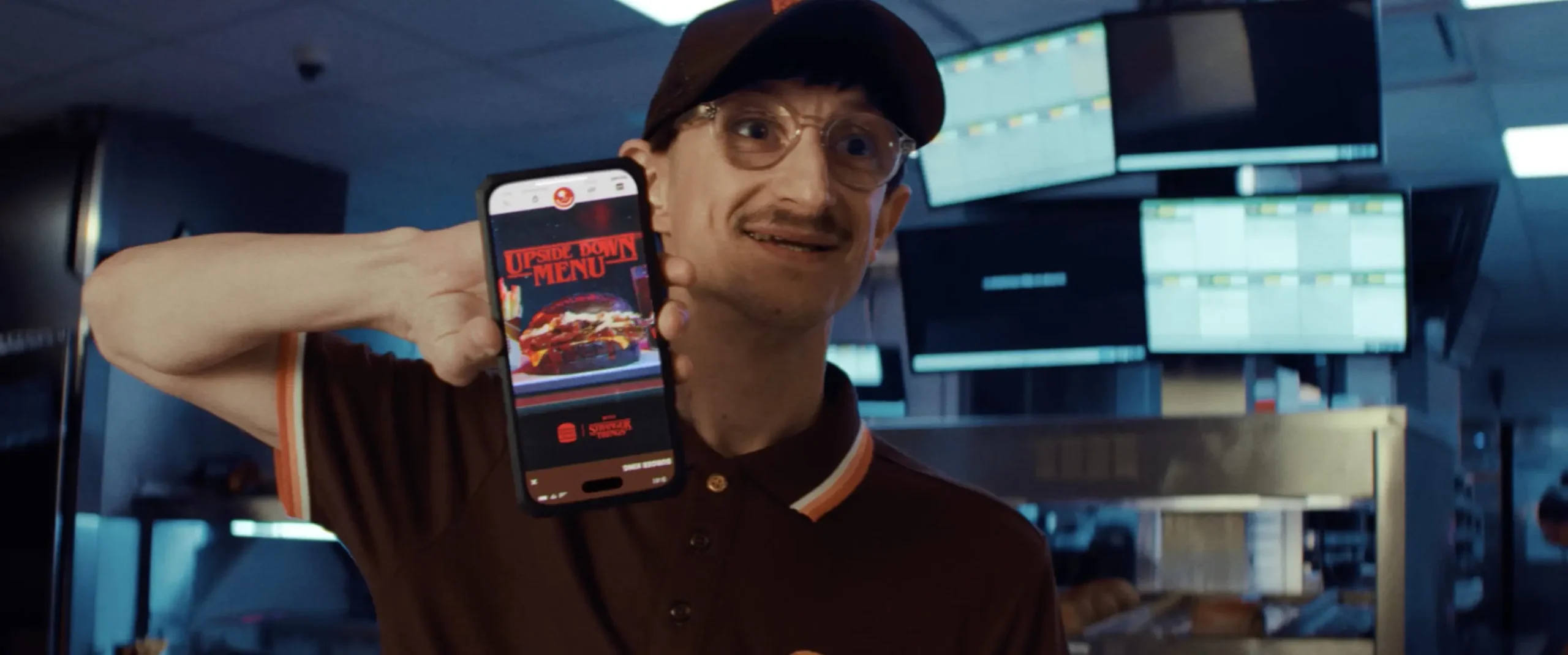 Burger King Stranger Things Menüsü ile Dijital Deneyimi Tersine Çeviriyor 3 Stranger Things menusu 1 scaled