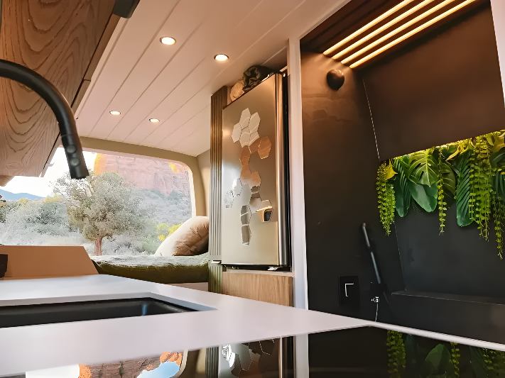 Tesla Tiny House: 327.000 TL’lik Geleceğin Evi Konut Dünyasını Nasıl Değiştirecek? 4 Tesla Tiny House 3 1