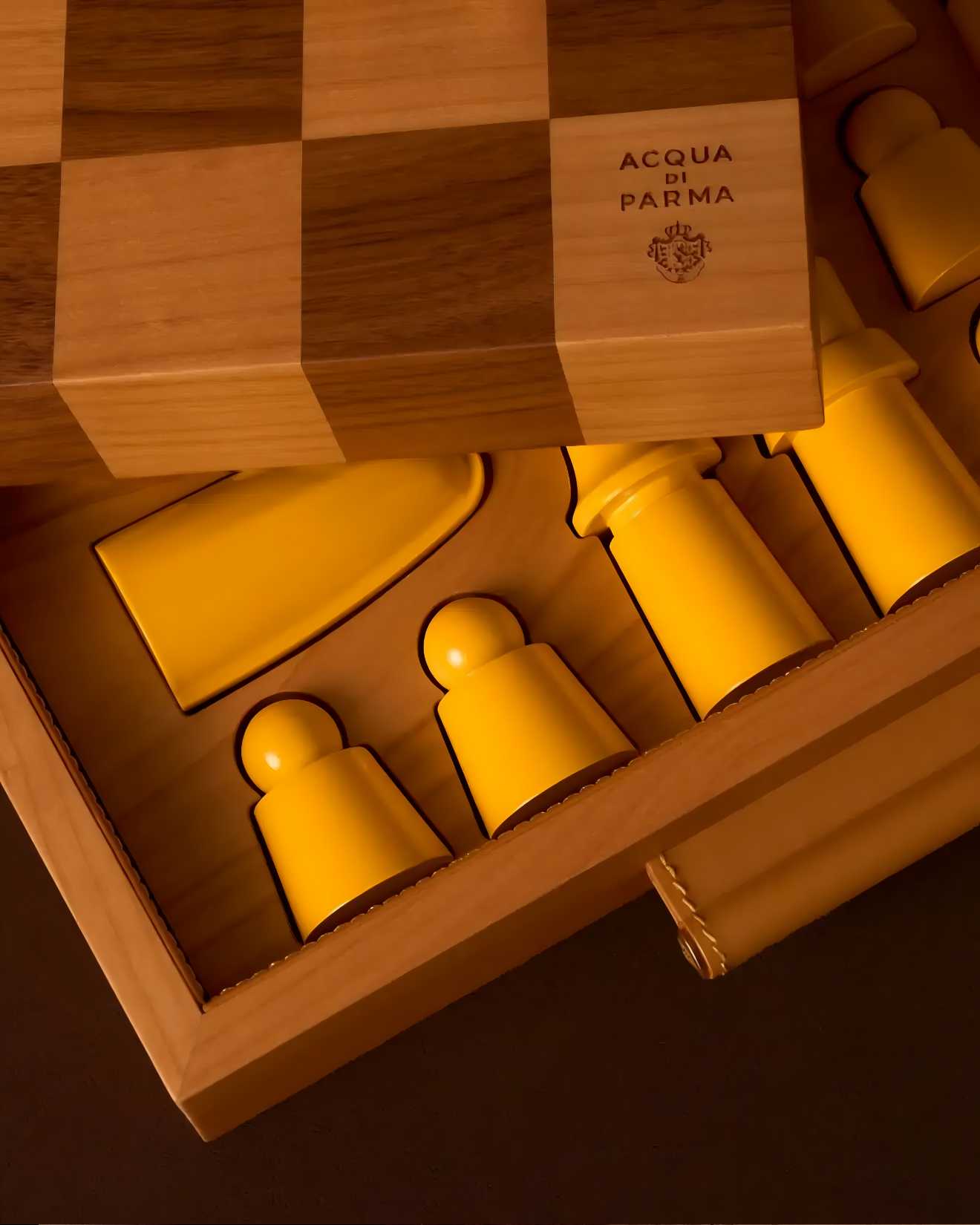 Satranc Taslarindan Parfum Cikan El Yapimi Satranc Takimi 4