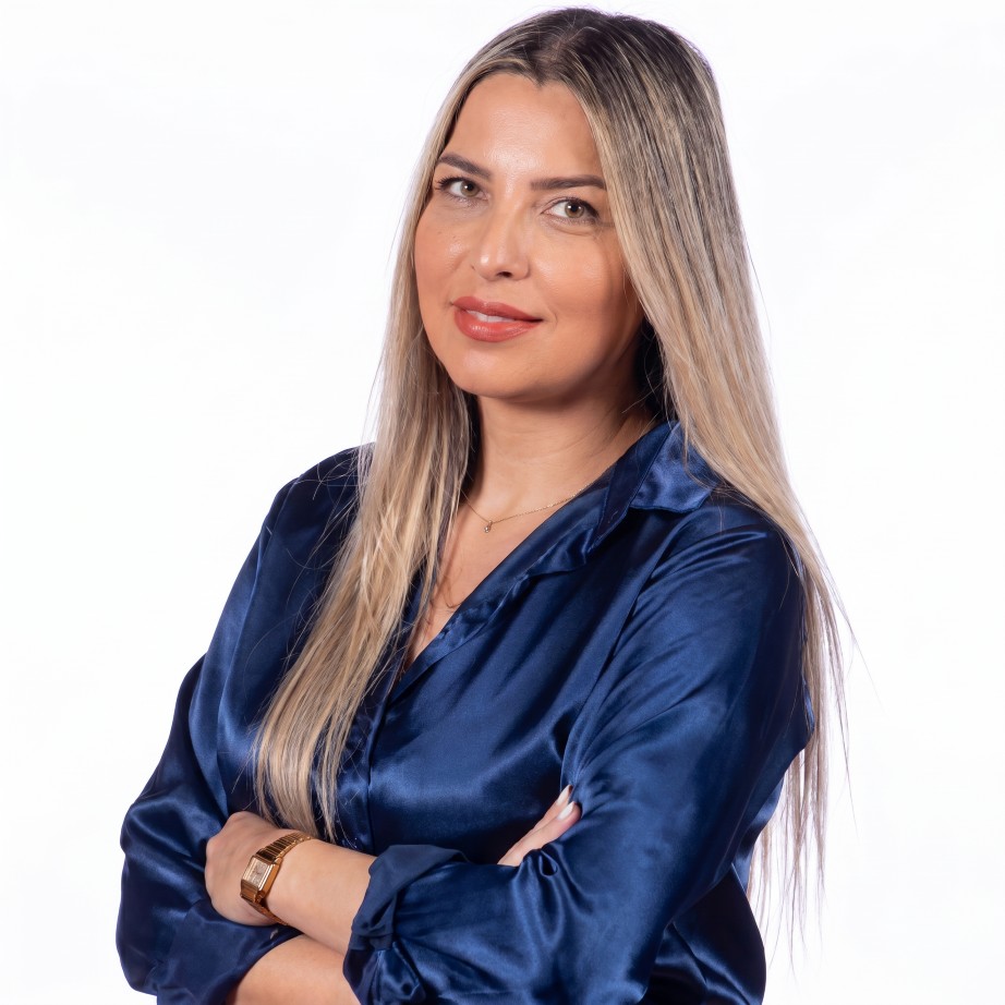 tugce sarikaya