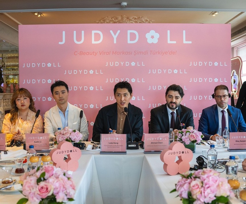 Julie Liu Austine Li Luke Kong A